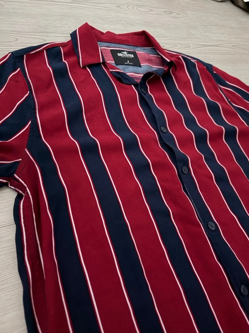 Bundle of 2 Hollister Men’s Button-Down Shirts - Picture 4 of 7